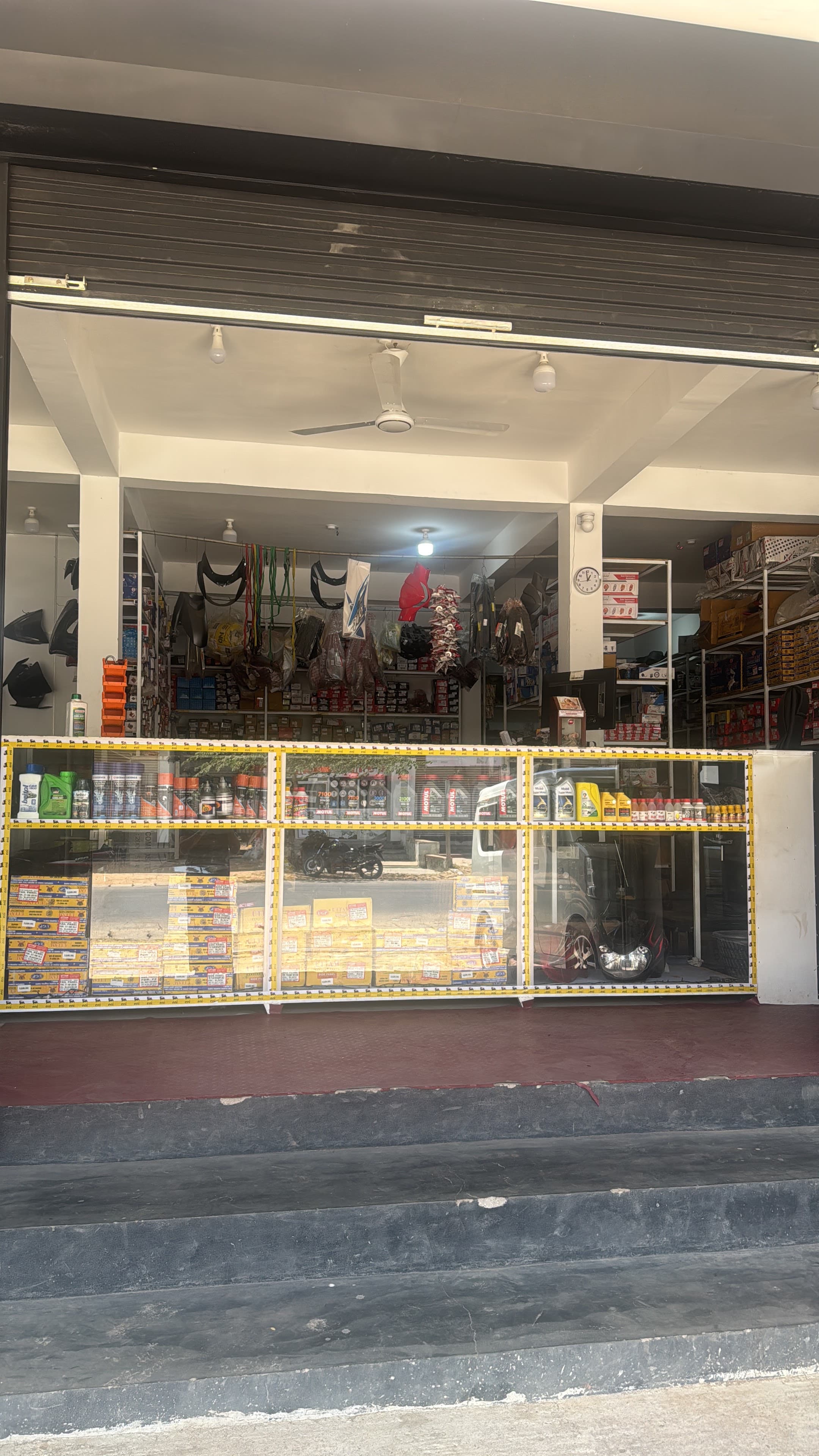 Glass Counter & Lubricants Showcase
